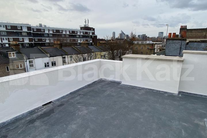Bright studio, newly refurbished studio apartment with roof terrace. Old Kent Road, Bermondsey / Elephant and Castle